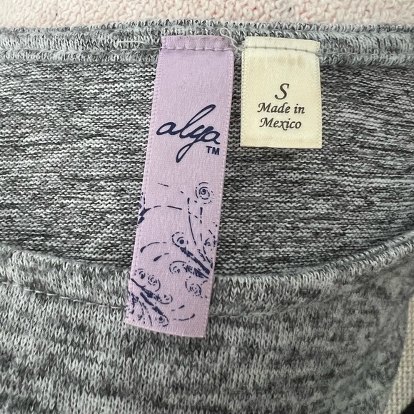 Gray Sweater w/ lace sleeve detail - Picture 4 of 4